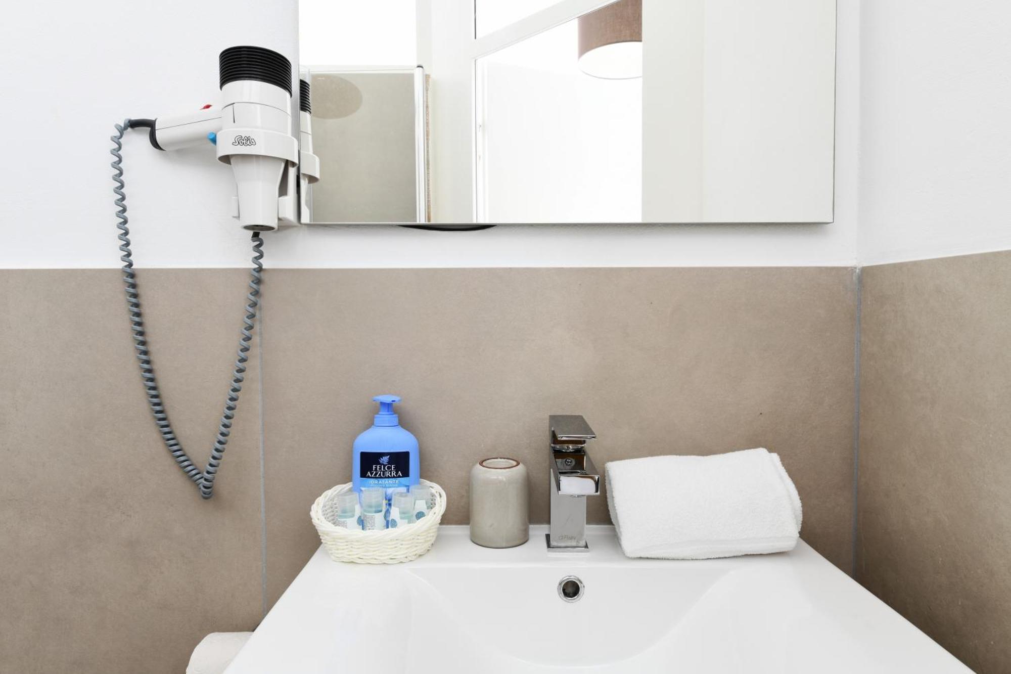 7Rooms - Self Check-In 24H Free Parking 로손 외부 사진
